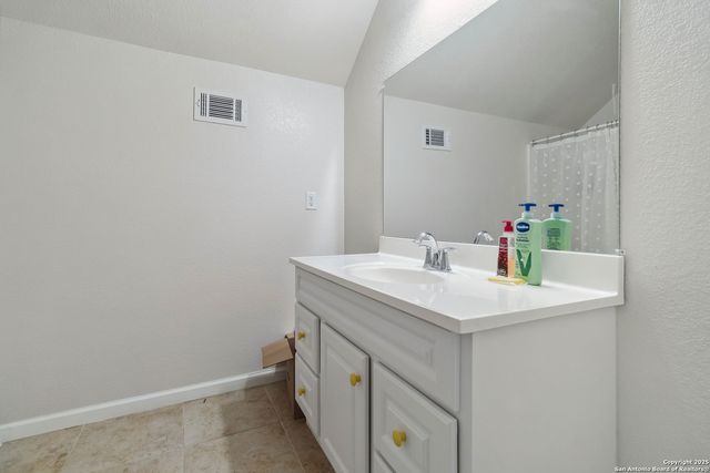 2662 FM 2438, Seguin, TX 78155