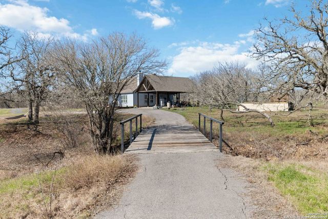 2662 FM 2438, Seguin, TX 78155