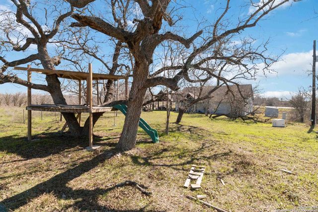 2662 FM 2438, Seguin, TX 78155