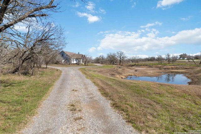 2662 FM 2438, Seguin, TX 78155