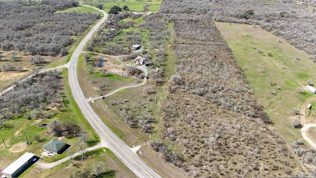 2662 FM 2438, Seguin, TX 78155