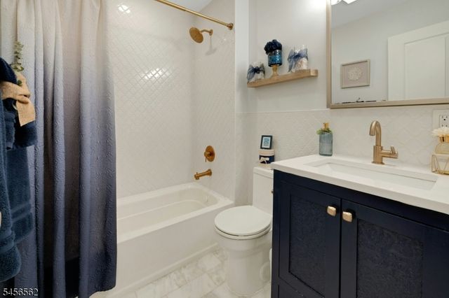 27 Big Piece Rd, Fairfield Twp., NJ 07004