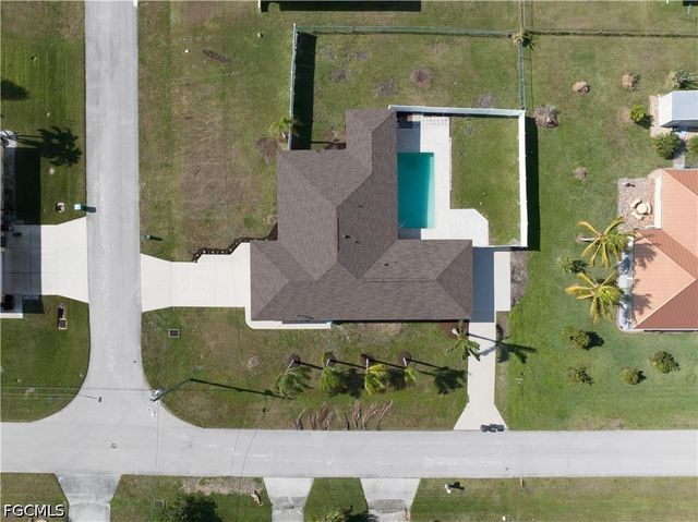 1725 SE 3rd ST, Cape Coral, FL 33990