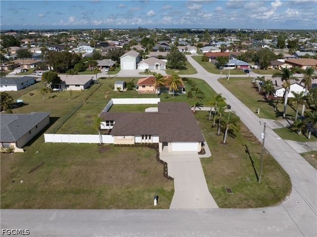1725 SE 3rd ST, Cape Coral, FL 33990
