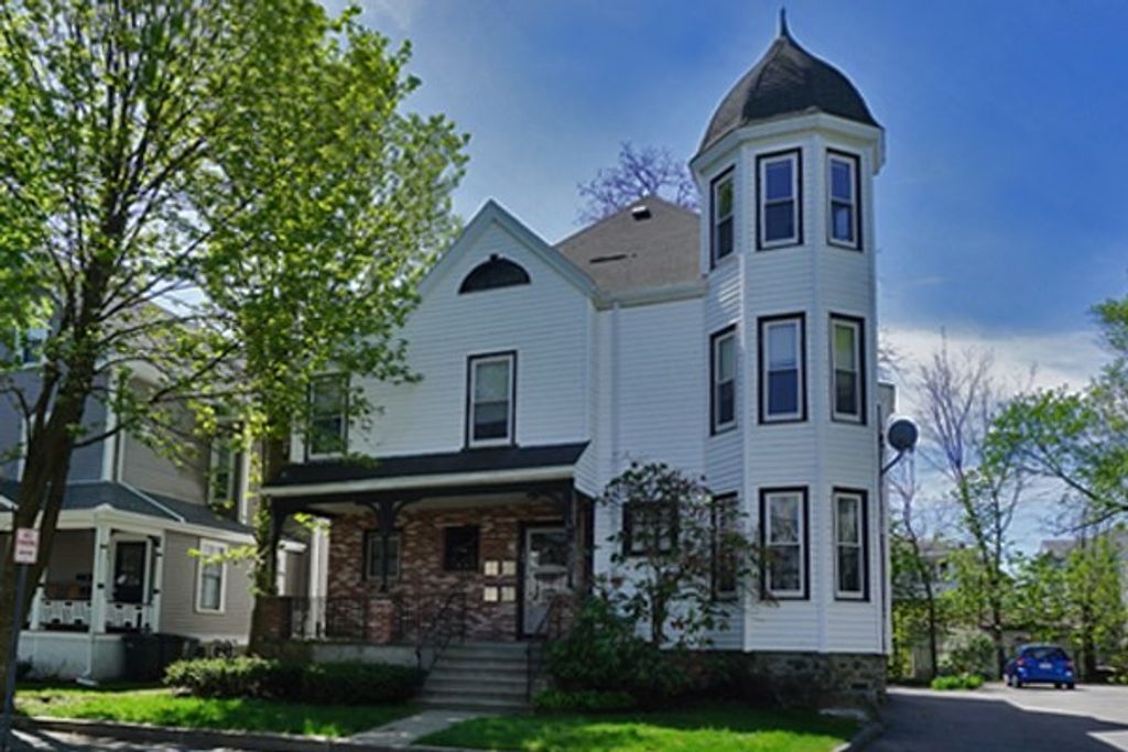 145 Brown St 2R, Waltham, MA 02453