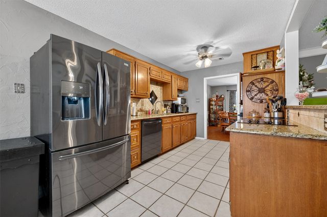 209 Colonial Circle, Athens, TX 75751