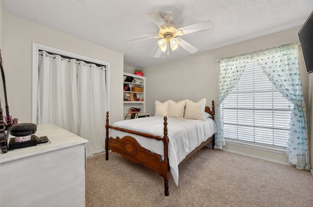 209 Colonial Circle, Athens, TX 75751