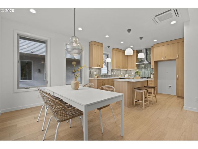 5357 Se STARK St, Portland, OR 97215