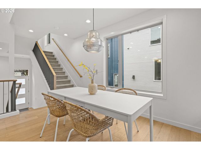 5357 Se STARK St, Portland, OR 97215