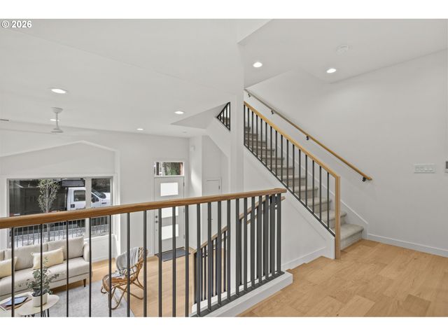 5357 Se STARK St, Portland, OR 97215