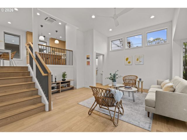 5357 Se STARK St, Portland, OR 97215