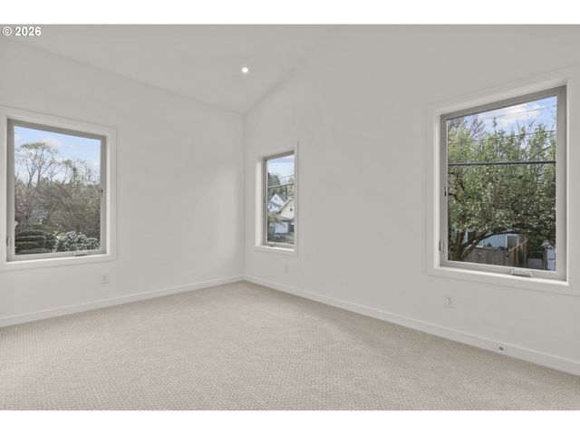 5357 Se STARK St, Portland, OR 97215