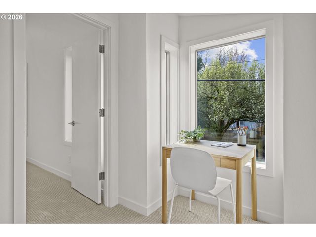 5357 Se STARK St, Portland, OR 97215