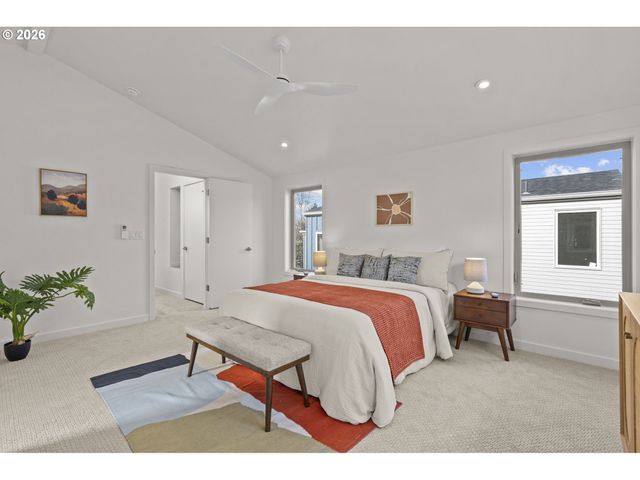 5357 Se STARK St, Portland, OR 97215