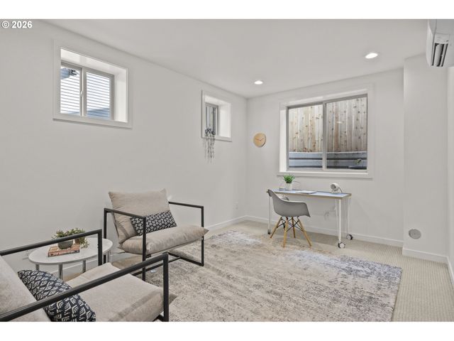 5357 Se STARK St, Portland, OR 97215