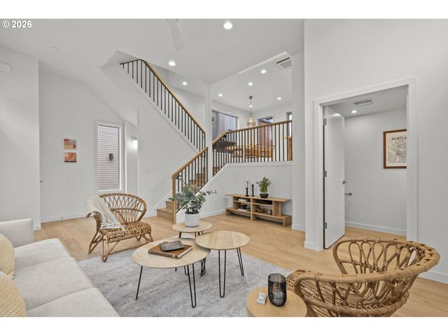 5357 Se STARK St, Portland, OR 97215