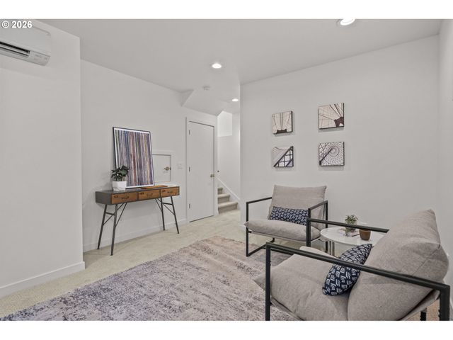 5357 Se STARK St, Portland, OR 97215