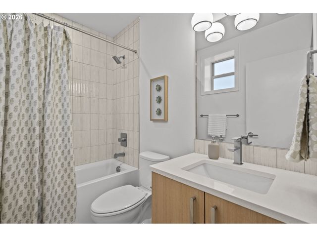 5357 Se STARK St, Portland, OR 97215