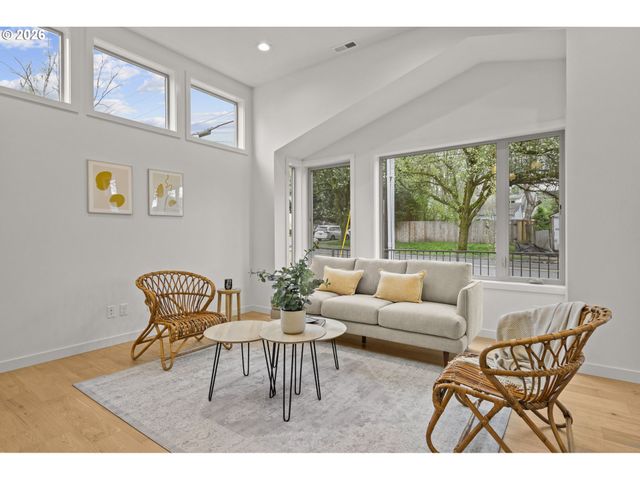 5357 Se STARK St, Portland, OR 97215