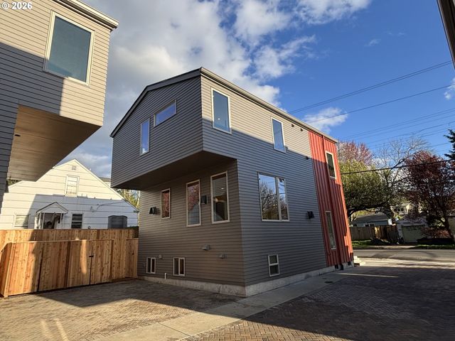 5357 Se STARK St, Portland, OR 97215