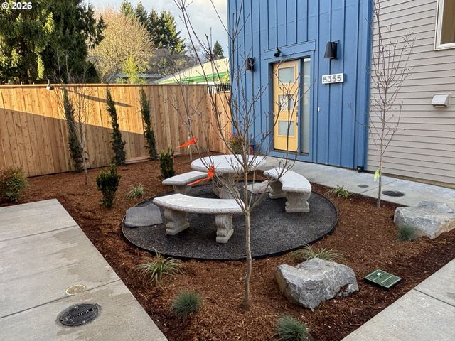 5357 Se STARK St, Portland, OR 97215