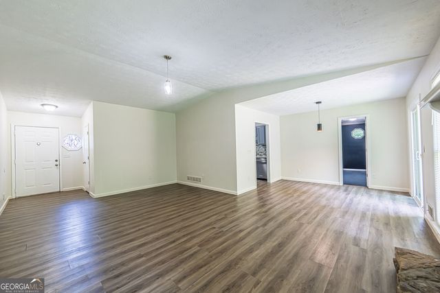 2100 Whitebluff Way NE, Buford, GA 30519