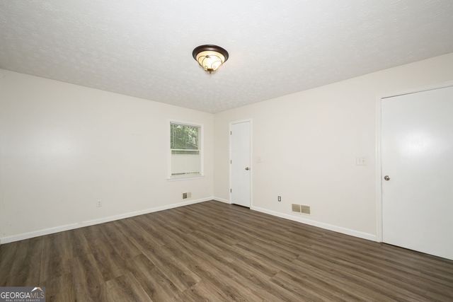 2100 Whitebluff Way NE, Buford, GA 30519