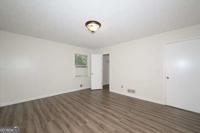 2100 Whitebluff Way NE, Buford, GA 30519