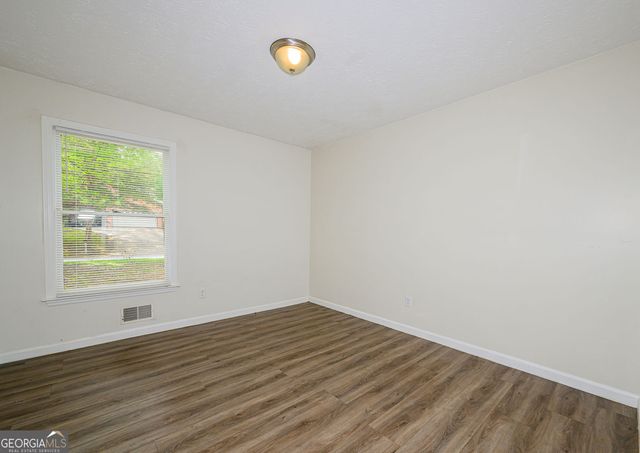 2100 Whitebluff Way NE, Buford, GA 30519