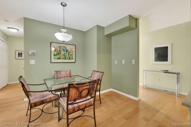134 Foxboro Drive, Rochester Hills, MI 48309