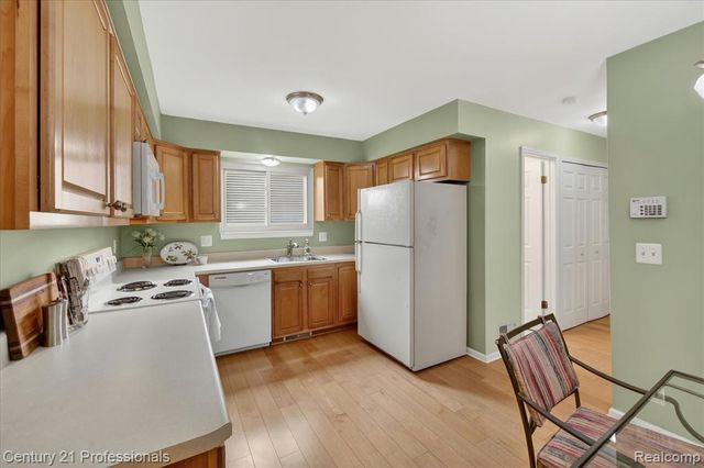 134 Foxboro Drive, Rochester Hills, MI 48309