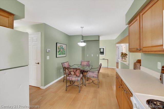 134 Foxboro Drive, Rochester Hills, MI 48309