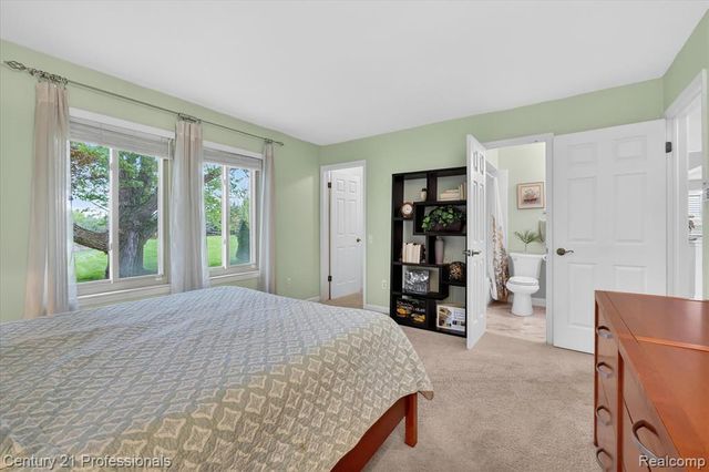 134 Foxboro Drive, Rochester Hills, MI 48309