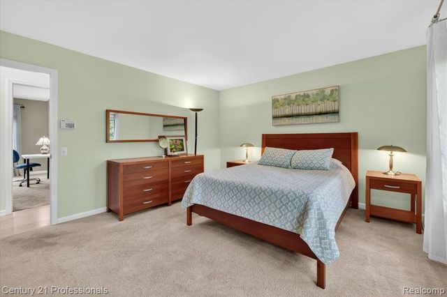 134 Foxboro Drive, Rochester Hills, MI 48309