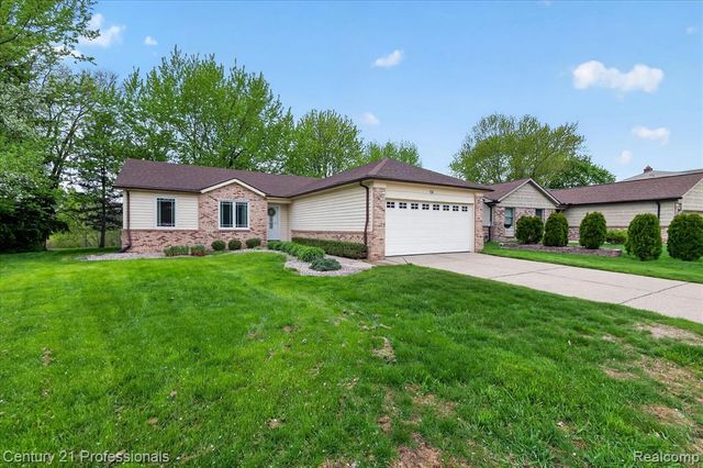 134 Foxboro Drive, Rochester Hills, MI 48309