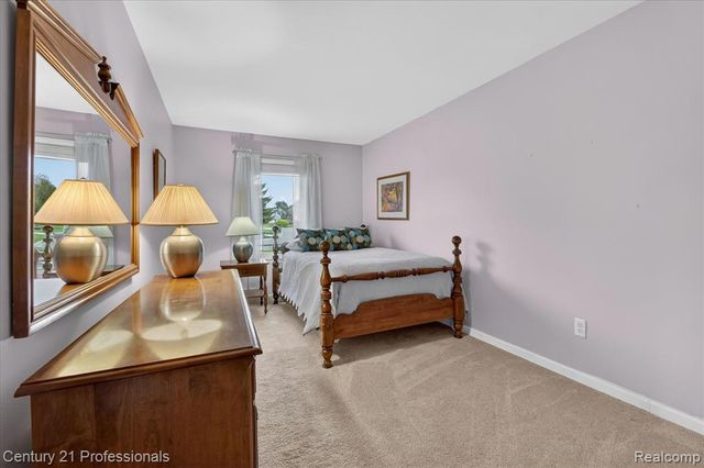134 Foxboro Drive, Rochester Hills, MI 48309