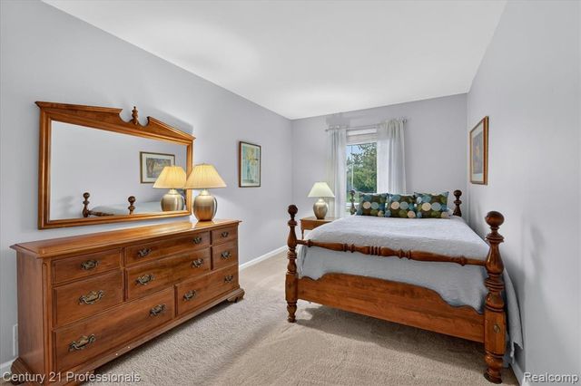 134 Foxboro Drive, Rochester Hills, MI 48309