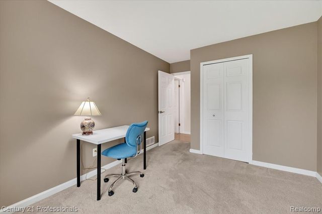 134 Foxboro Drive, Rochester Hills, MI 48309