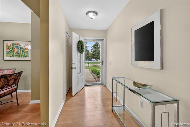 134 Foxboro Drive, Rochester Hills, MI 48309