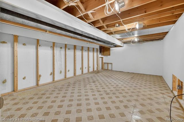 134 Foxboro Drive, Rochester Hills, MI 48309
