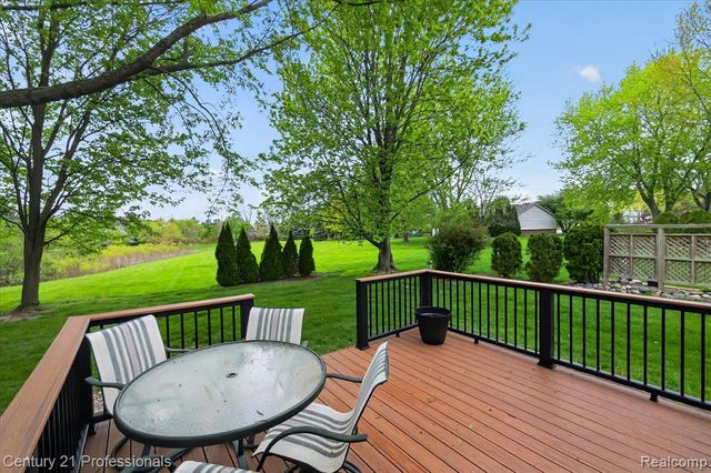 134 Foxboro Drive, Rochester Hills, MI 48309