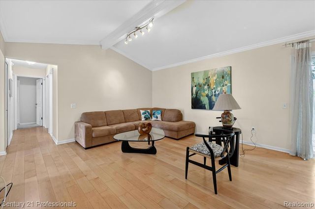 134 Foxboro Drive, Rochester Hills, MI 48309