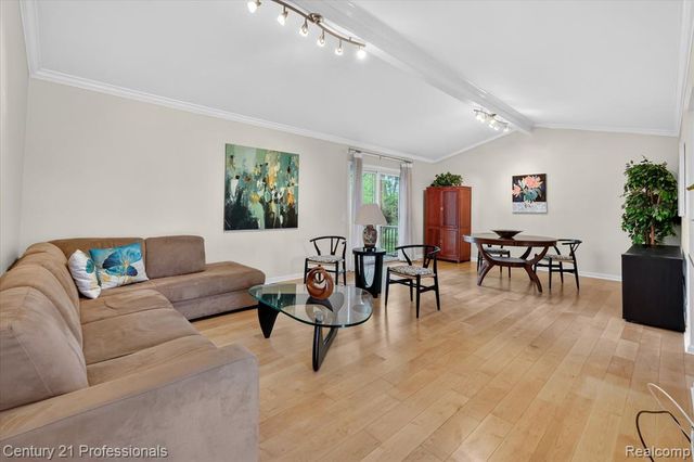 134 Foxboro Drive, Rochester Hills, MI 48309
