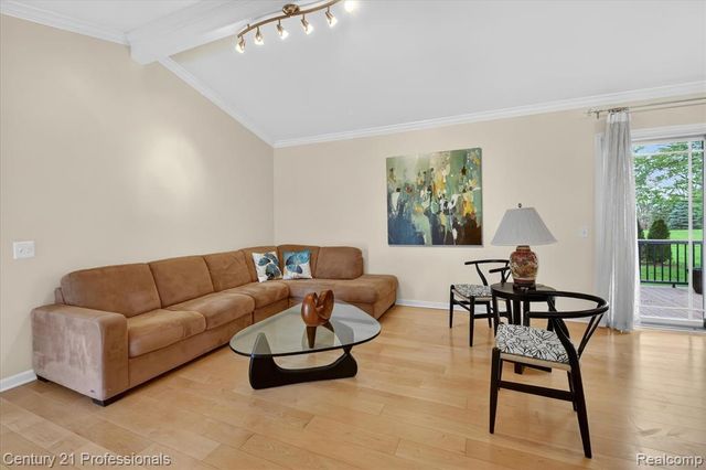 134 Foxboro Drive, Rochester Hills, MI 48309