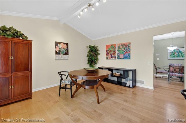 134 Foxboro Drive, Rochester Hills, MI 48309