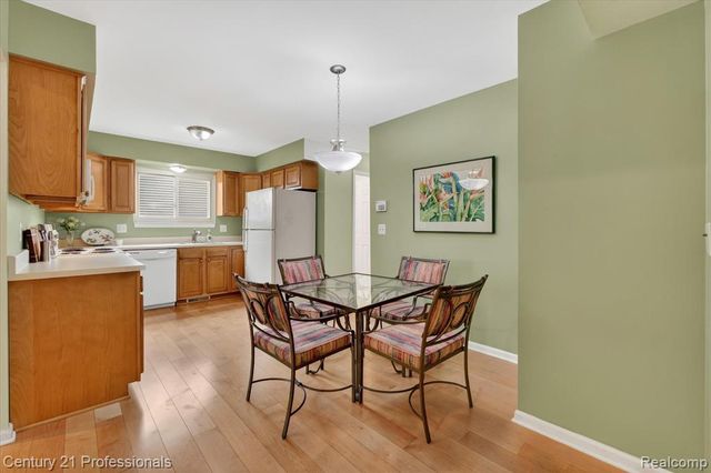 134 Foxboro Drive, Rochester Hills, MI 48309