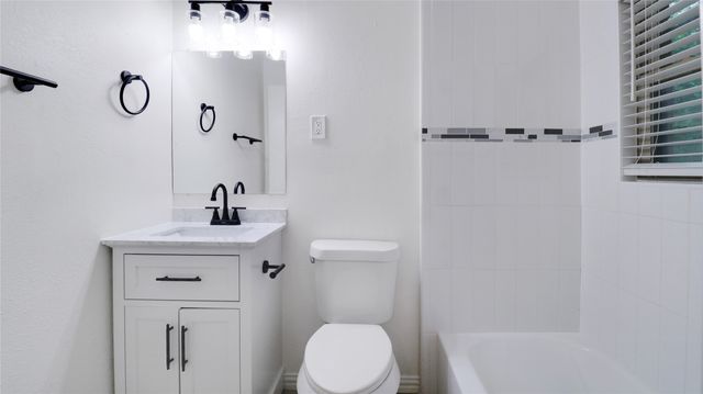 3016 Loganwood, Dallas, TX 75227
