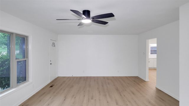3016 Loganwood, Dallas, TX 75227