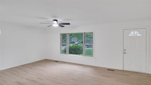 3016 Loganwood, Dallas, TX 75227
