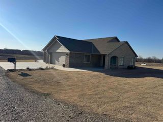 13181 75th Rd, Winfield, KS 67156